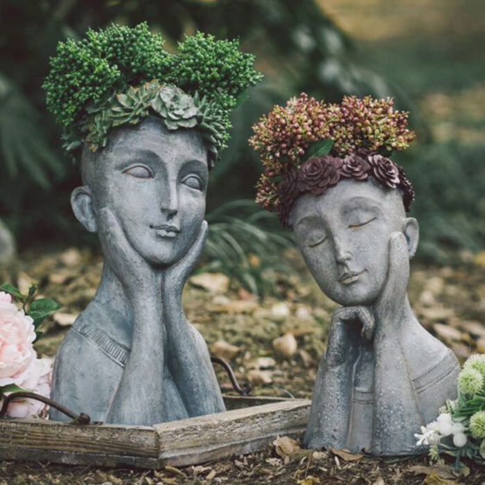 Macetas de busto de mujer con rostros definido en colores grises