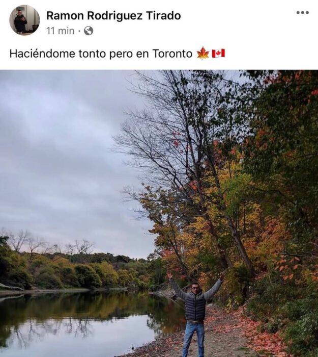 Chica paseando en los bosques de Toronto, Canadá; Mexicanos están compartiendo fotos de sus viajes con ingeniosas rimas