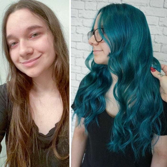 Chica mostrando el antes y después del cambio en su color de cabello por uno en tono azul aguamarina 