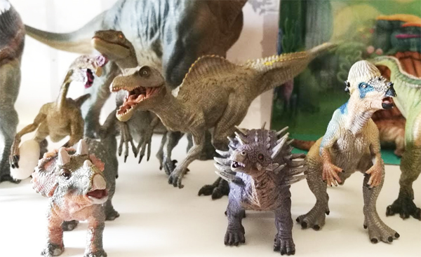 Colección de dinosaurios de diferentes especies 