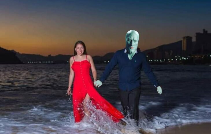 Edición de Calamardo guapo en la foto de una pareja que camina por la playa