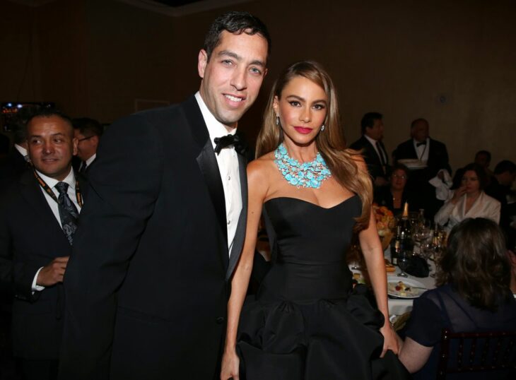 Sofía Vergara y su expareja Nick Loeb durante una cena de gala en Hollywood 