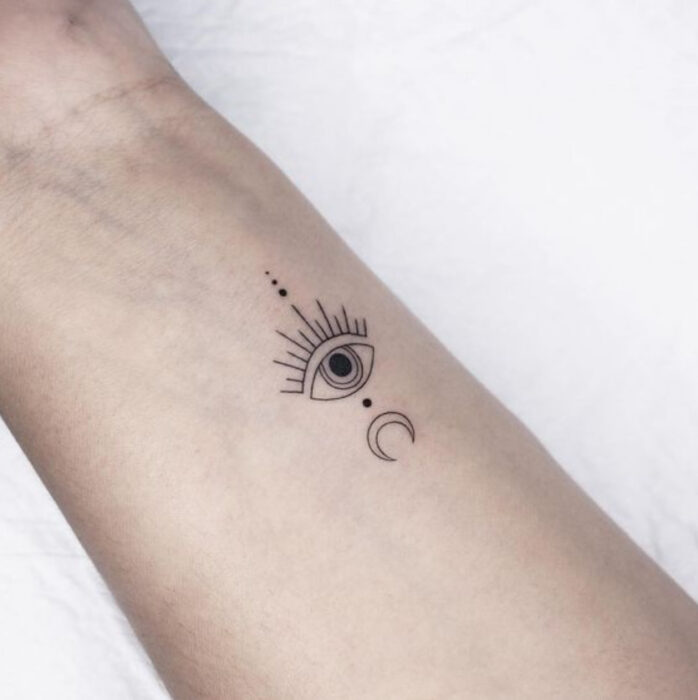 Tatuaje de ojo en la muñeca