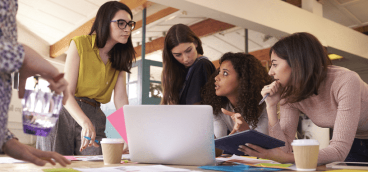 Grupo de mujeres trabajando