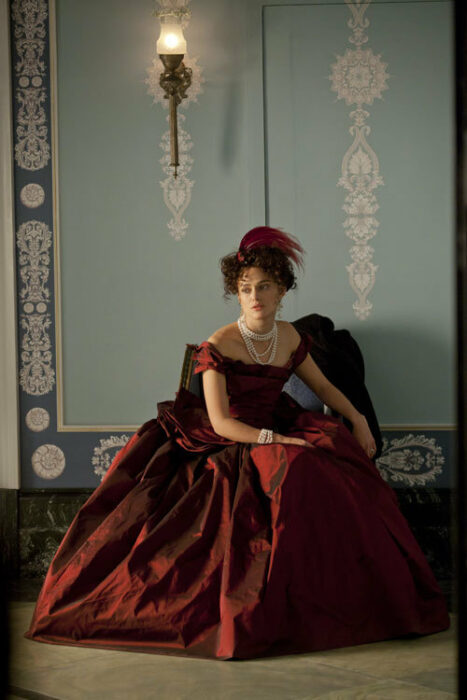 Anna Karenina vestido rojo película