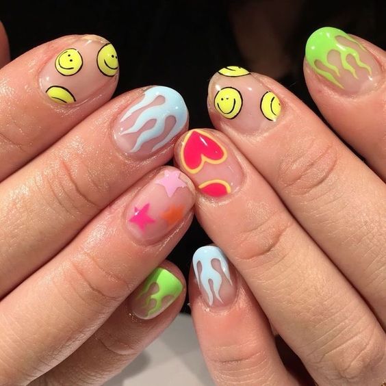 manicura con llamas y caritas felices ;13 Manicuras para sumarte a la tendencia 'pic and mix'