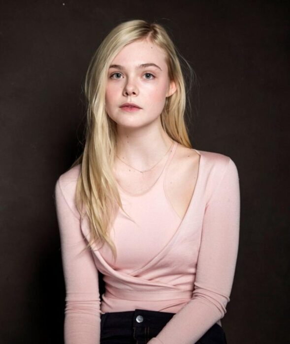 Elle Fanning en una sesión de  fotos; 15 Celebridades menores de 30 que son las futuras promesas de Hollywood