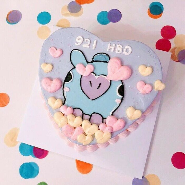 Pastel en forma de corazón con betún de uva; 15 Pasteles para celebrar tu cumple con un toque cute 