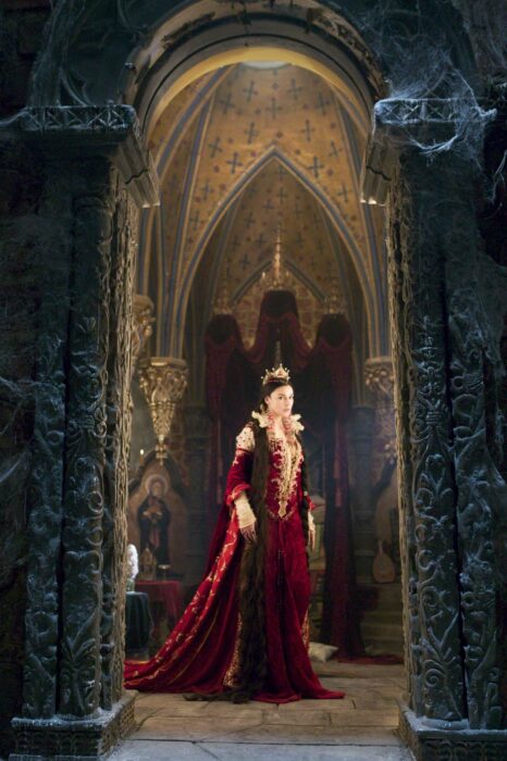 Monica Bellucci los hermanos grimm vestido rojo