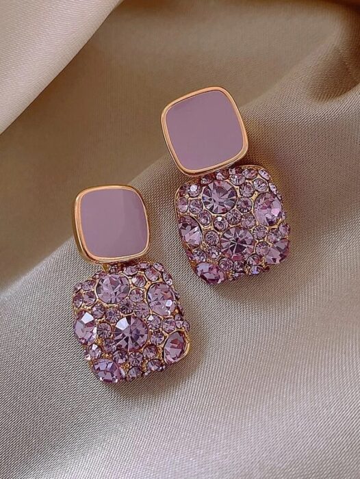 Aretes con brillantes en color rosa 