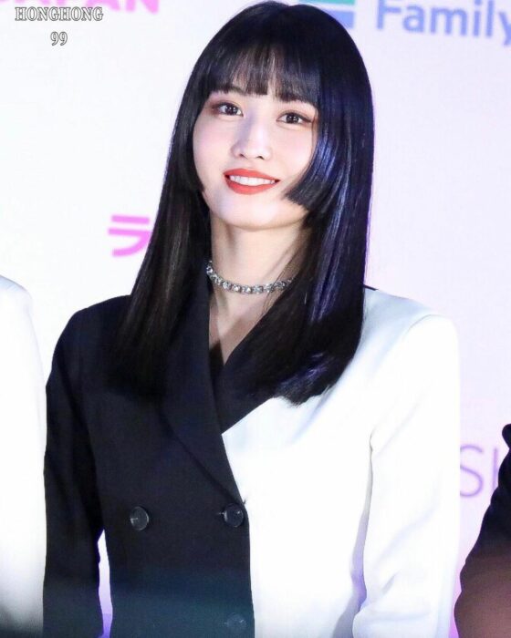 Lisa de blackPink usando el cabello estilo Hime