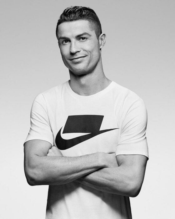 Cristiano Ronaldo posando para una fotografía