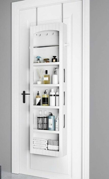 Mueble para colocar detrás de la puerta con productos 