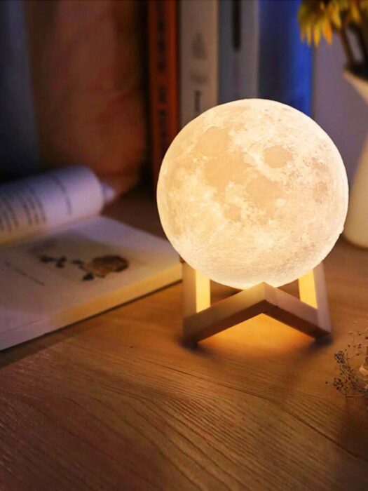 Lampara de mesa en forma de luna; Lamparas bonitas que desearas 