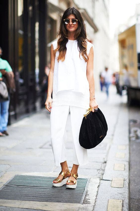 Outfits con sandalias de plataforma para dominar el verano