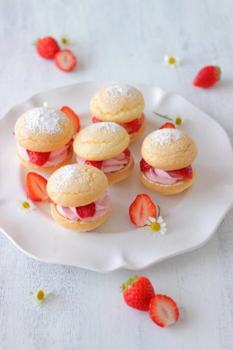 macarones de pan rellenos de fresa; Panecillos suavecitos que te derretirán el paladar 