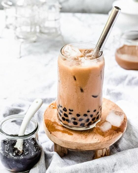 Bubble tea milk en un vaso de cristal; Prepara tu propio bubble tea en casa con esta deliciosa receta