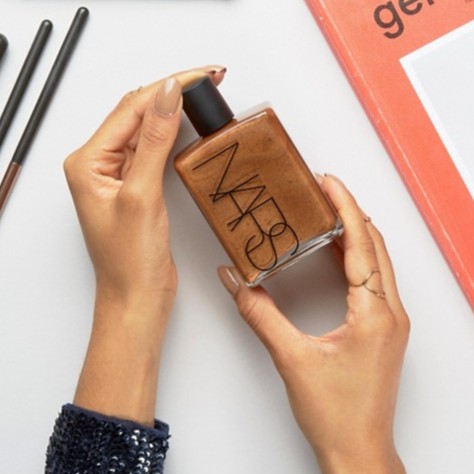 Nars Body Glow ;10 Aceites corporales para consentir cada rincón de tu piel 