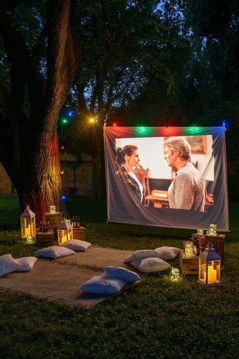 cine improvisado en patio ;13 Regalos chulos y originales para sorprender a mamá en su día 