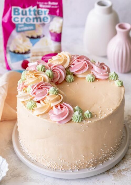 Pastel de crema para celebrara el día de las madres