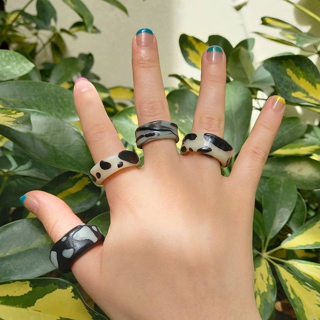 anillos de acrílico con diseño animal print ;17 Anillos 'chunky' a los que deberías darle una oportunidad