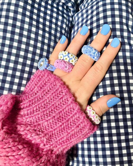 anillso de acrílico con flores de colores ;17 Anillos 'chunky' a los que deberías darle una oportunidad