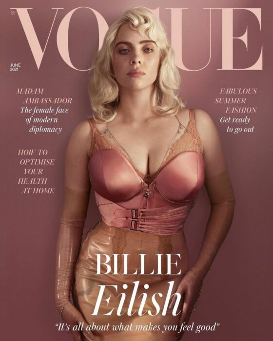 Billi Eilish en la portada de Vogue usando un conjunto de color rosa 