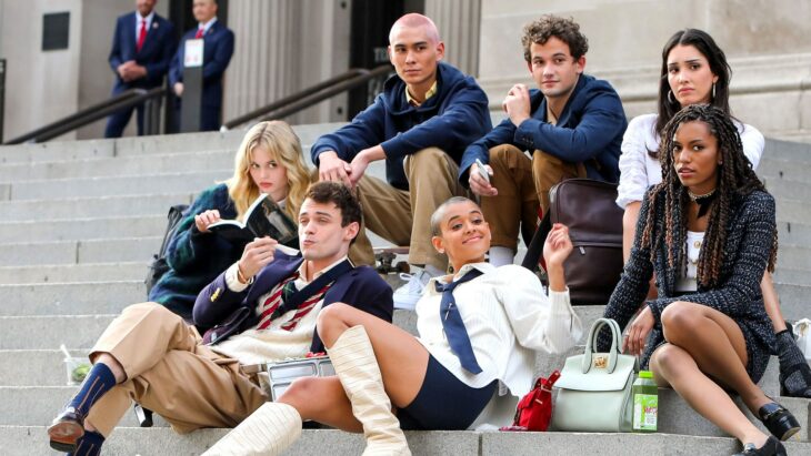 foto del nuevo elenco de Gossi Girl el reboot; El reboot de 'Gossip Girl' ya tiene tráiler y fecha de estreno oficial