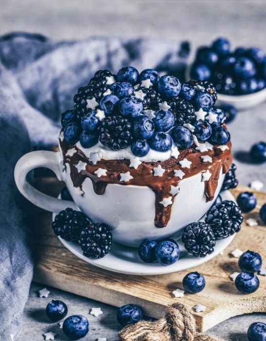 mug cake de moras ;18 Hermosos pasteles de moras que querrás presumir en Instagram