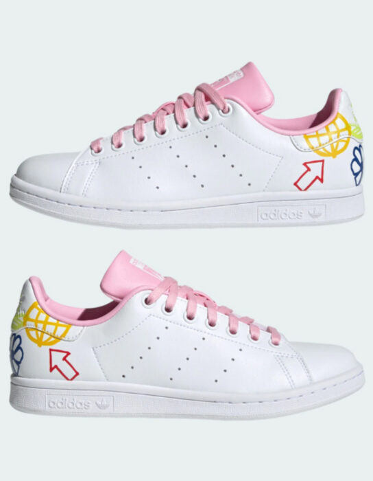 Tenis adidas blancos con detalles rosas