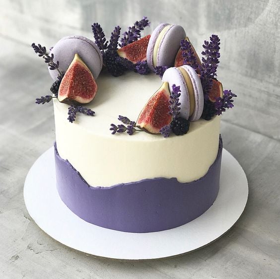 Pastel de crema con higo ;15 Pasteles aesthetic para presumir en tu cumpleaños