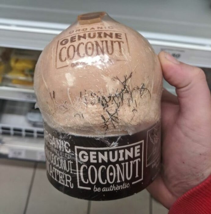 Coco envuelto en un envase de plástico 