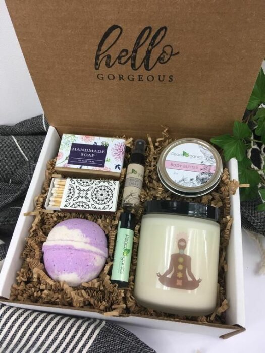 Cajita con diferentes productos para regalar a mamá 