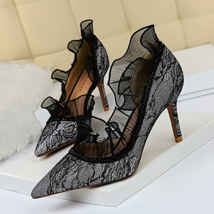 Zapatos de tacón con encaje en color negro
