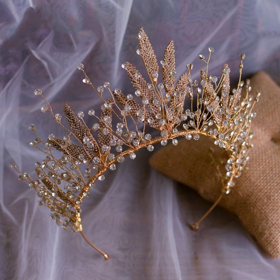 tiara dorada con perlas blancas ;15 Tiaras estilo princesa para deslumbrar en tu boda