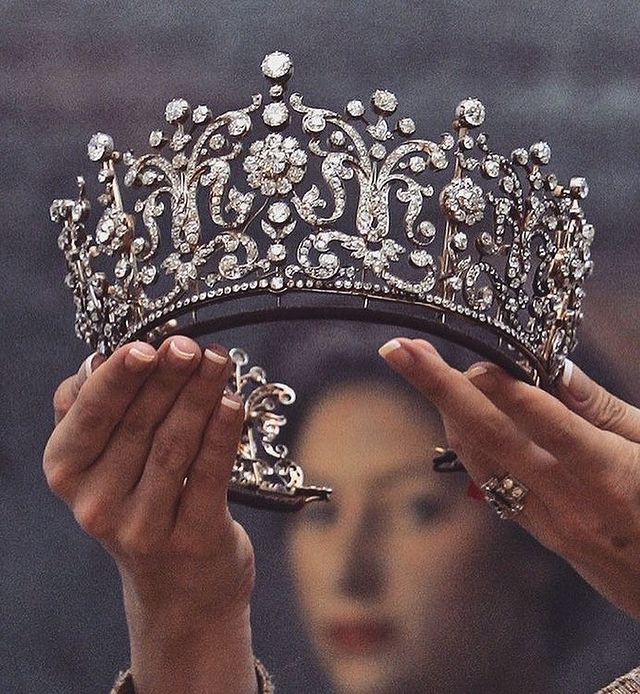 tiara estilo reina ;15 Tiaras estilo princesa para deslumbrar en tu boda