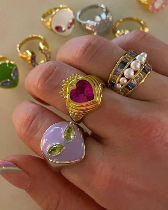 anillos de acrílico con piedras grandes  ;17 Anillos 'chunky' a los que deberías darle una oportunidad