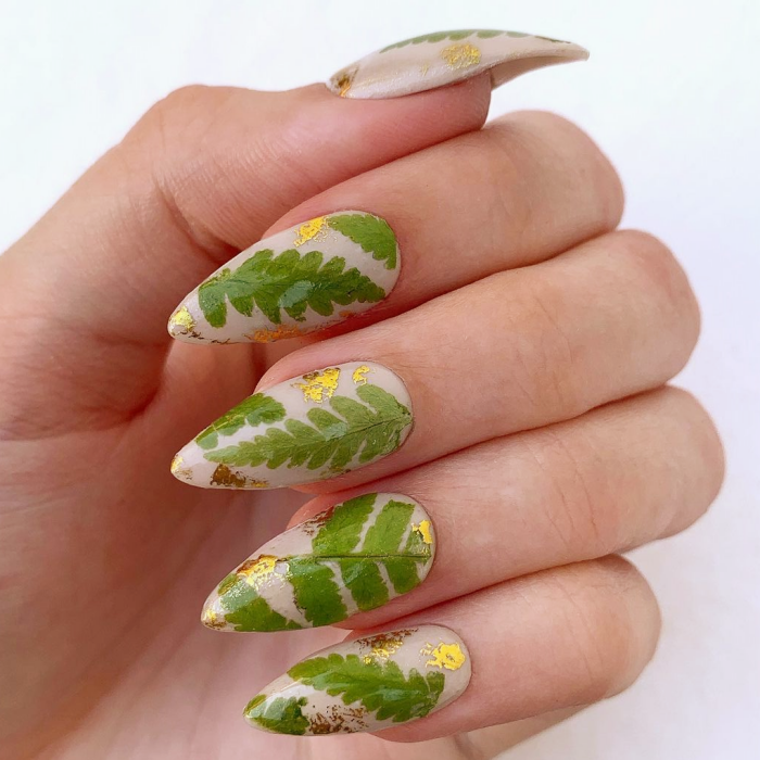 Green Decorated Nails 2022  Mira 61 modelos de este color de esmalte de  uñas que las celebrities están usando este verano