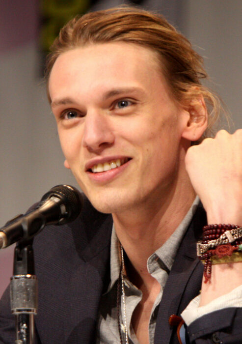 Jamie Campbell Bower Amybeth McNulty de ‘Anne With an E’ se une al elenco de 'Stranger Things 4' (1)