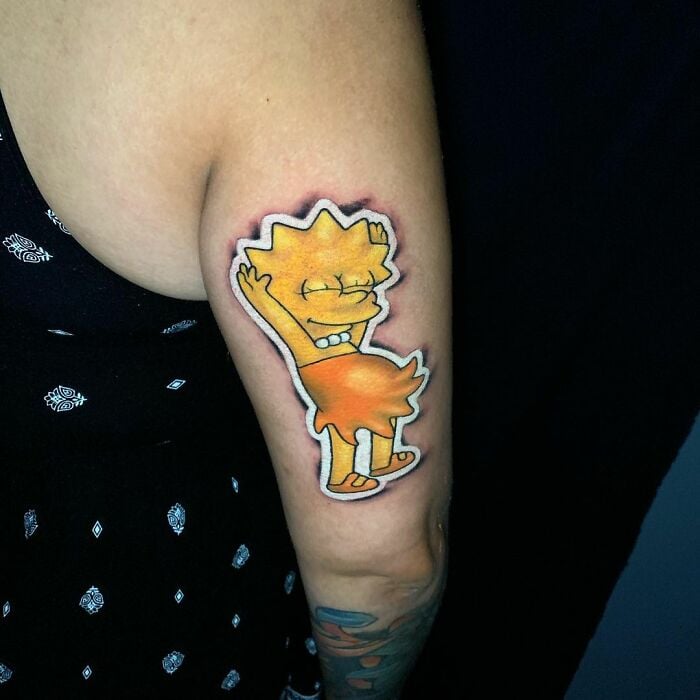Lisa Simpson ;Artista crea hermoso tatuajes que parecen 'stickers' para la piel 