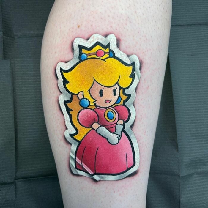 Princesa Peach ;Artista crea hermoso tatuajes que parecen 'stickers' para la piel 