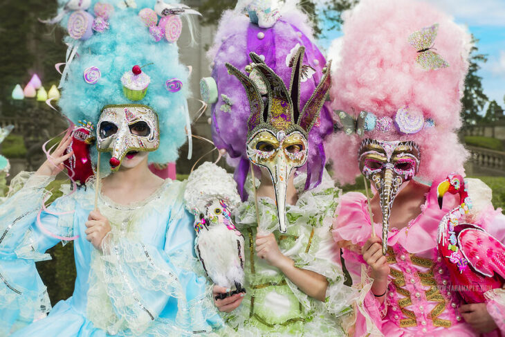 Girls in a photo shoot dressed as Marie Antoinette 