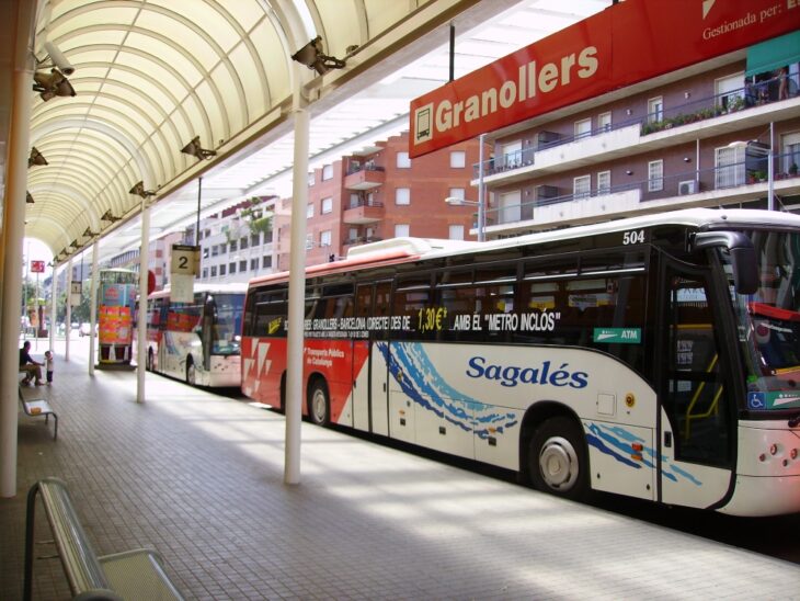 Centra de autobuses en Brasil; Chofer de un autobus traslada gratis a una chica porque no tenía dinero e iba a una entrevista de trabajo