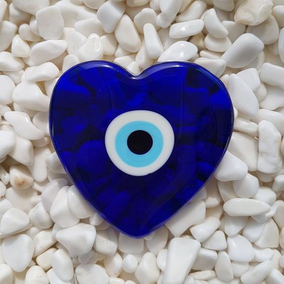 Piedra en forma de corazón; Conoce el amuleto turco que alejará la envidia de tu vida