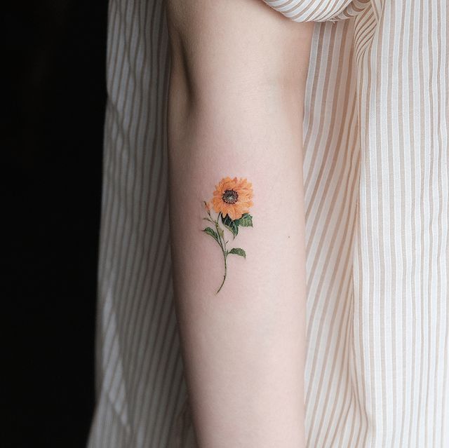 tatuaje de girasol ;18 Tatuajes botánicos para hacer de tu piel un jardín secreto