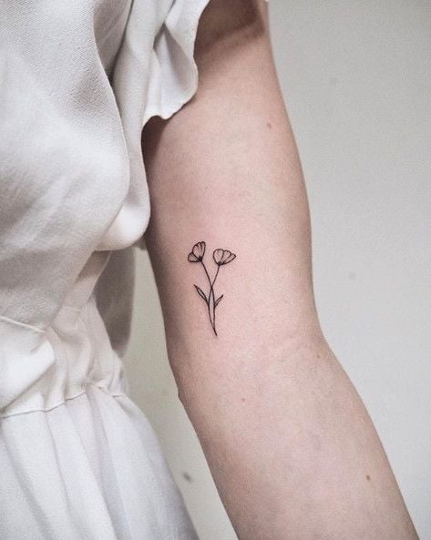 tatuaje en el antebrazo con flores ;18 Tatuajes botánicos para hacer de tu piel un jardín secreto