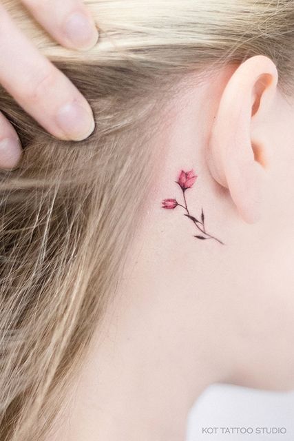 tatuaje detrás del oído ;18 Tatuajes botánicos para hacer de tu piel un jardín secreto