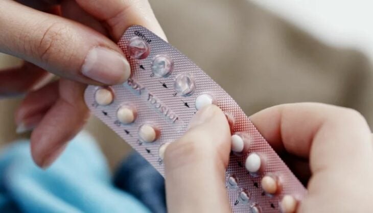 Paquete con píldoras anticonceptivas; Tras 5 años tomando píldoras anticonceptivas chica sufre trombosis cerebral 