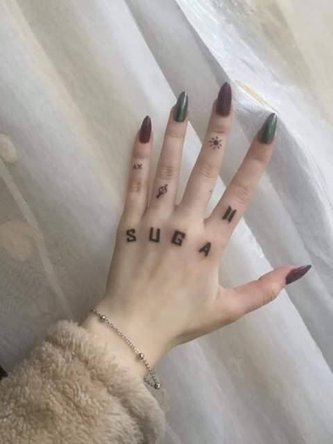 Nombre el de SUGA; ;15 Tatuajes para llevar tu amor por BTS al siguiente nivel