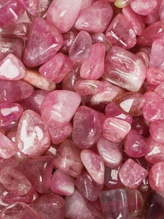 Turmalina rosa; 5 Cristales mágicos para llenarte de amor propio
